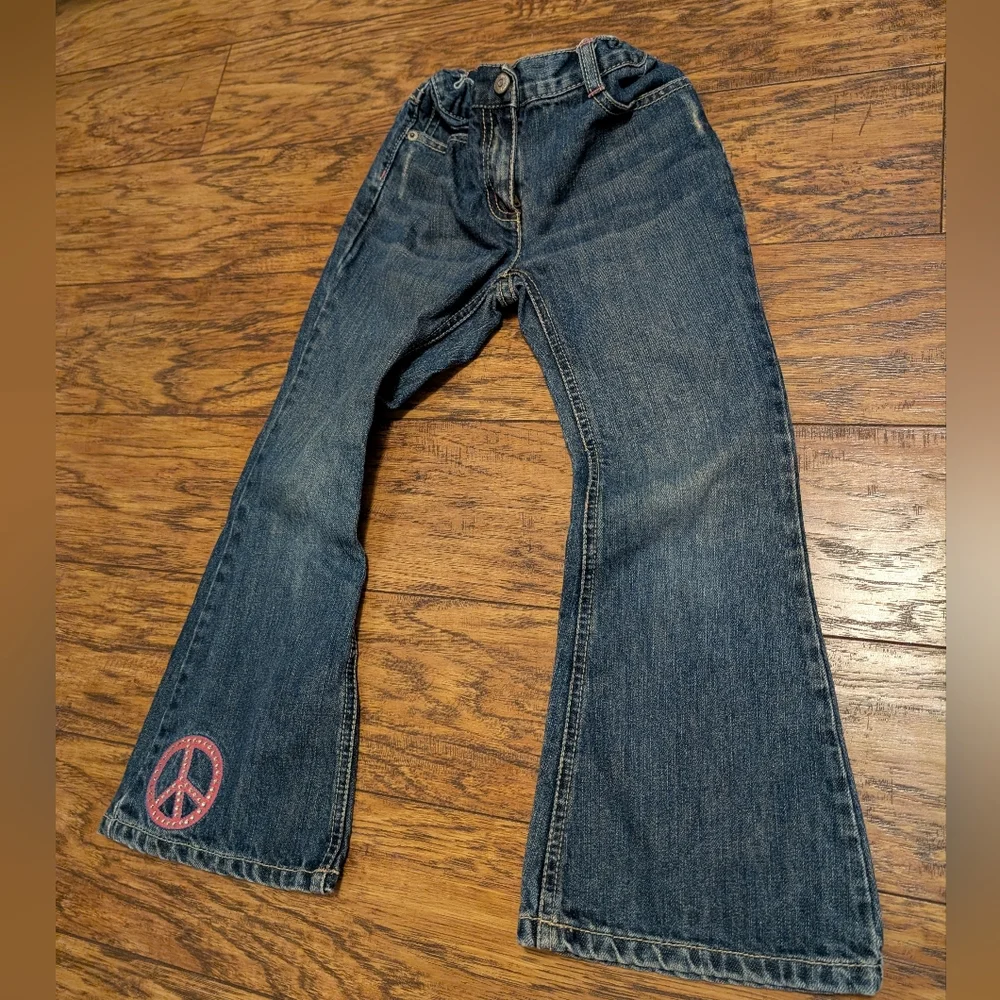 💥3/$24‎ Gymboree Blue Denim Flare Jeans with Pink Peace Embroidery